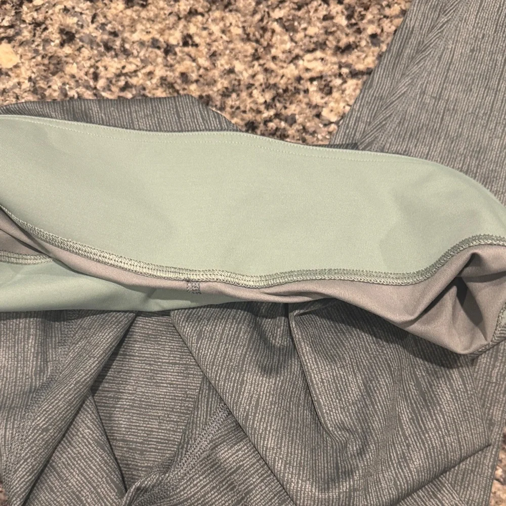 BNWOT Lululemon athletica Green Leggings Size 10 - Picture 4 of 8